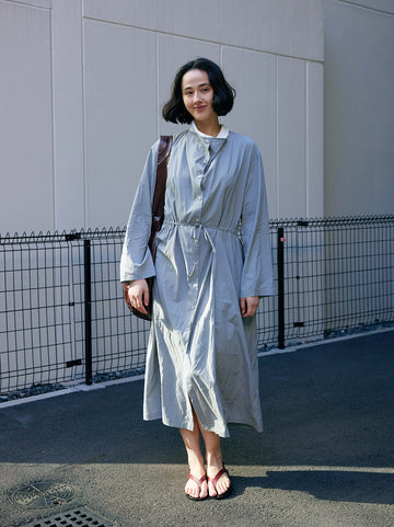 Trench-coat long à col drapé et ceinture nouée